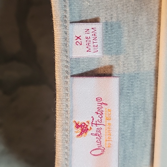 Quacker Factory Women's Top Tee Plus 2X Gray with Rhinestones Brand New - Picture 3 of 4